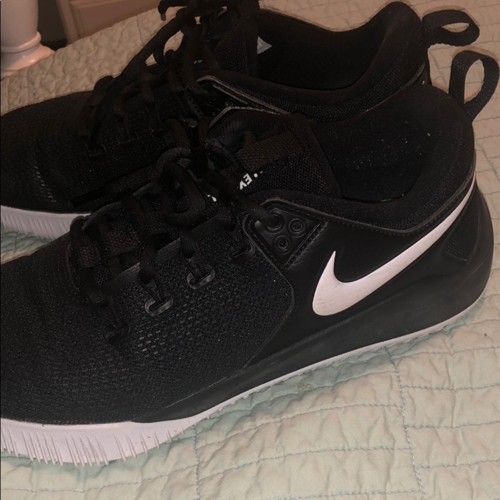 women’s Nike volleyball shoes size 9